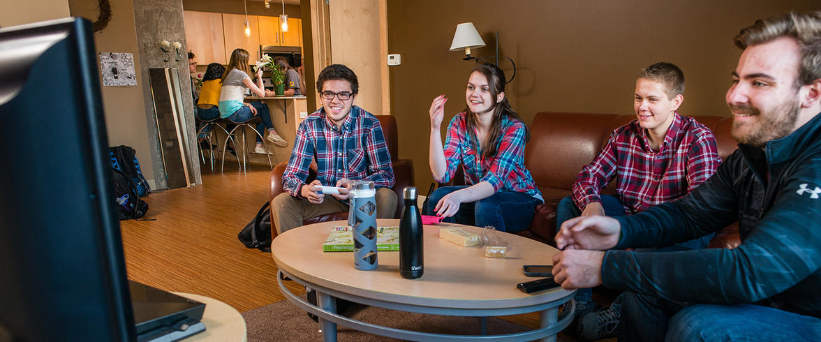 UMR students playing video games in a 318 Commons living room